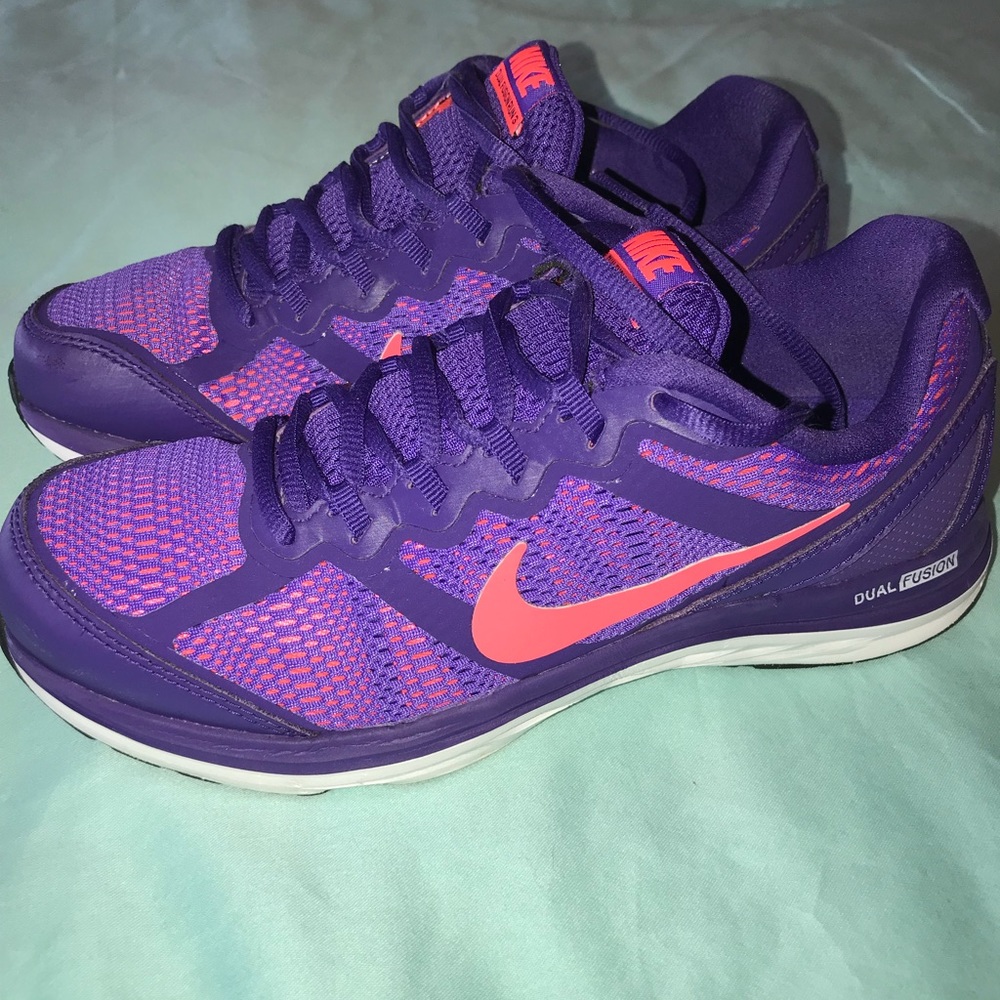Women’s Purple Nike sneakers in EUC👟😍